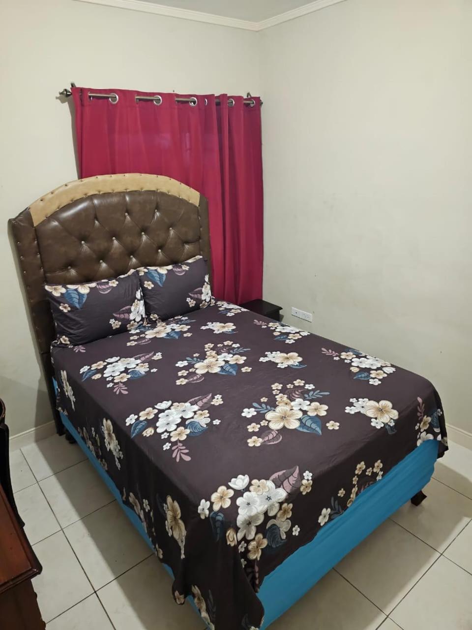 #1 Jacaranda Vacation Home Spanish Town Exterior foto